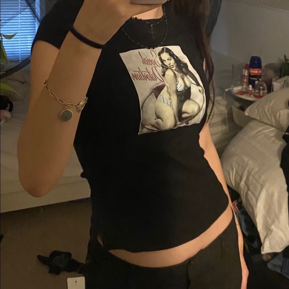 SUPER SICK VINTAGE HOT TOPIC BABY TEE!!!